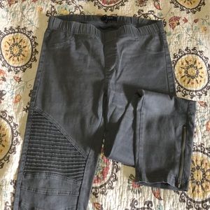 Grey leggings with detail